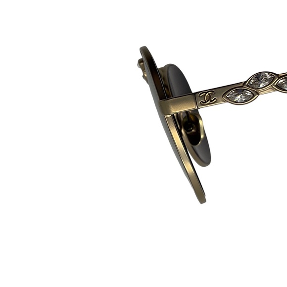 CHANEL GOLD CRYSTAL EMBELLISHED PILOT SUNGLASSES main image 4